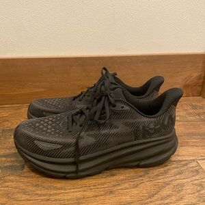 Black Hoka size 9.5 shoes very good condition￼